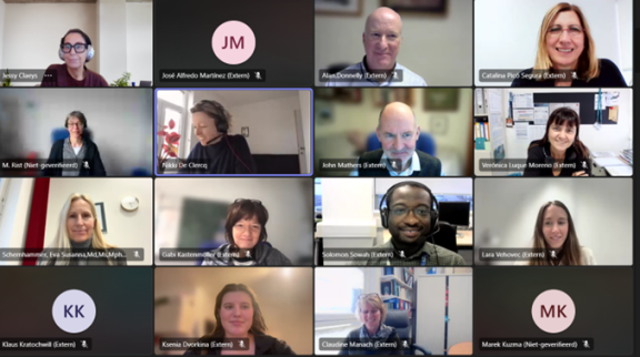 Screenshot of 16 people on Teams, 3 of which with camera switched off